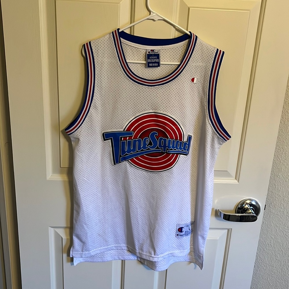 VINTAGE Jordan Tune Squad jersey!! Great for gift and in great quality!